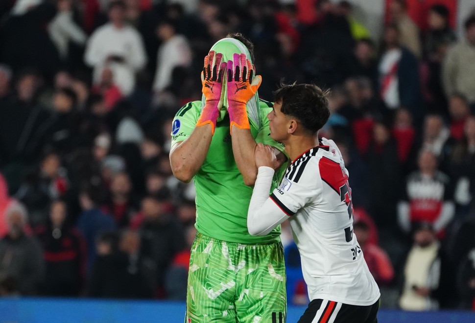 Santa Fe dio el golpe y eliminó a River en una definición&nbsp;histórica
